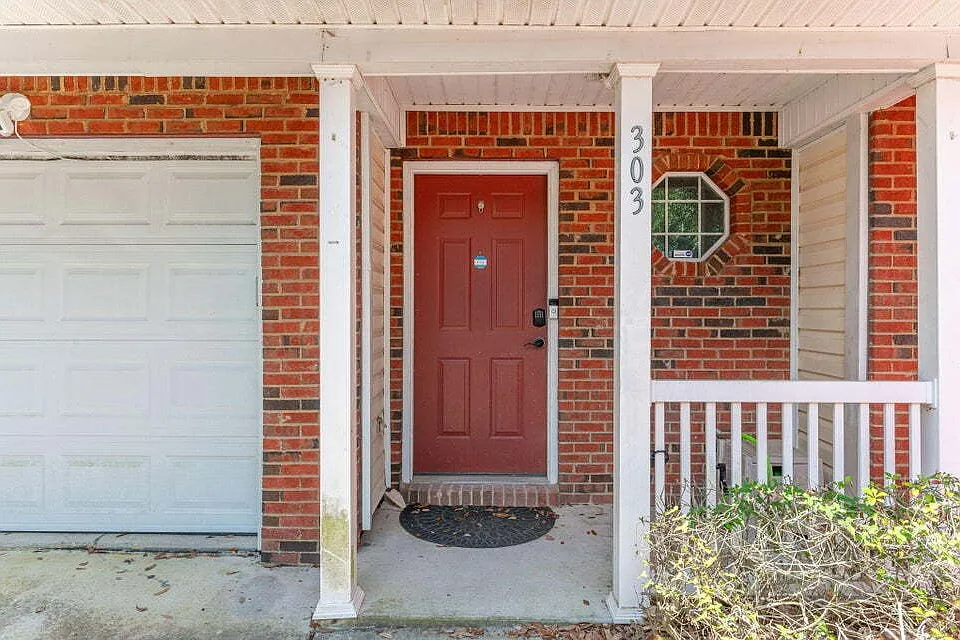 303 Crooked Pine Trl