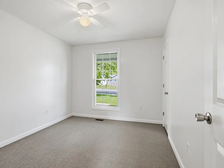 305 Becklea Dr — Photo 12