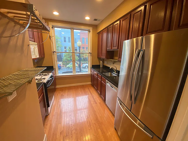 619 I St SE #A — Photo 31