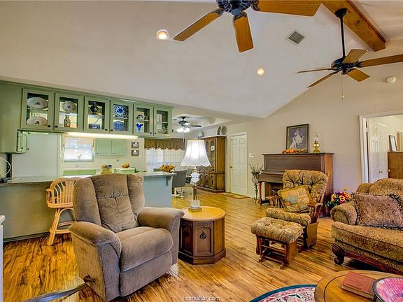 5th image of 300 Woodside Dr