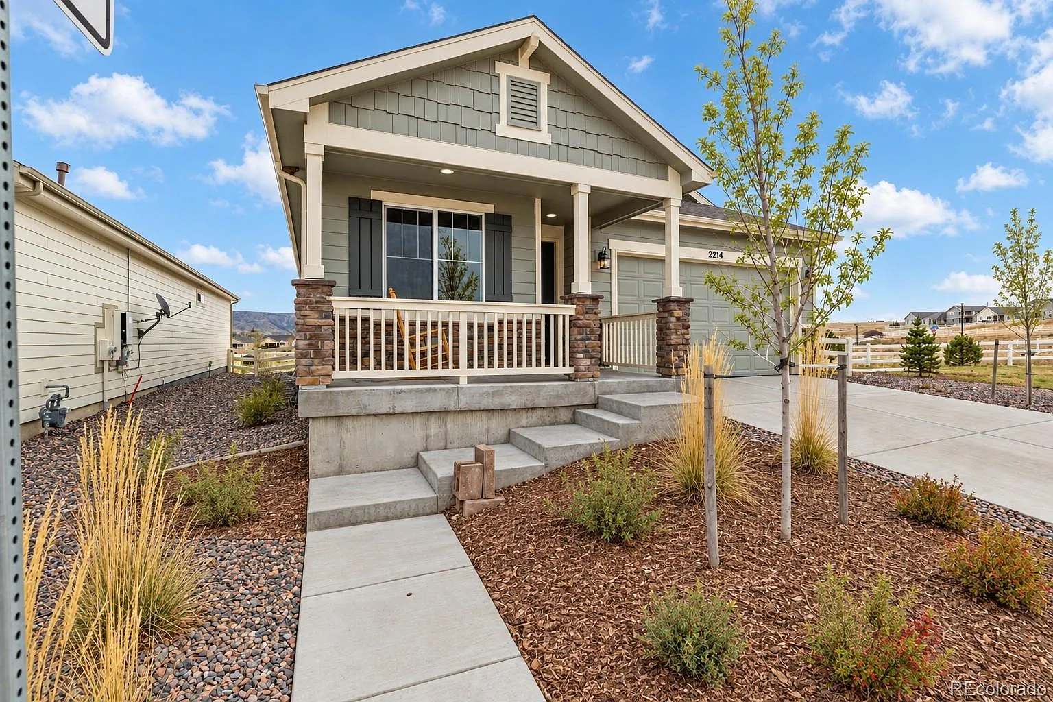 3 bed, 2.0 bath, 2100 sqft, $3,100 — Photo 2