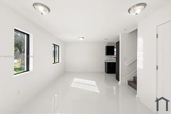 3 bed, 1188 sqft, $3,100 — Photo 4