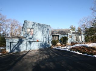 47 Overlook Dr, Holliston, MA 01746