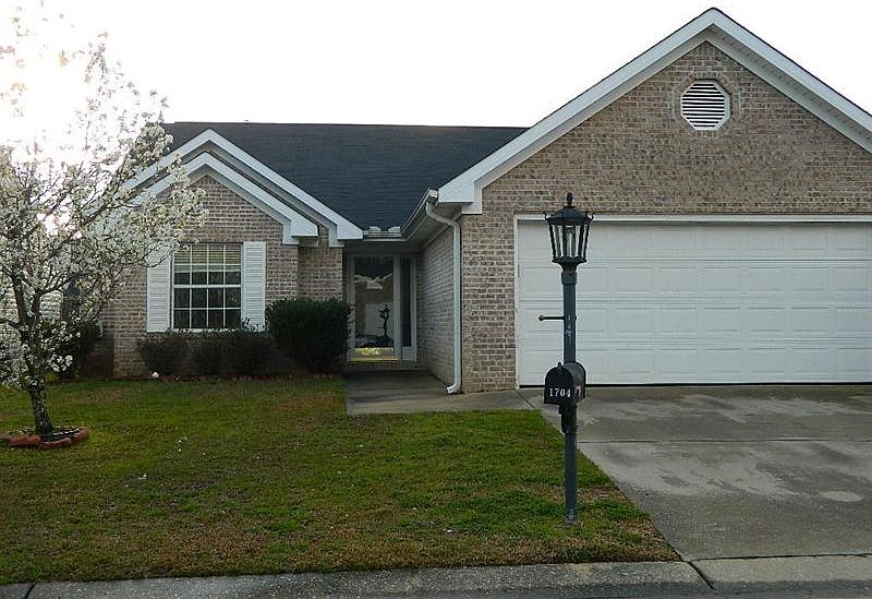 1st image of 1704 Crabtree Cir