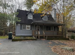 715 Country Place Dr, Tobyhanna, PA 18466