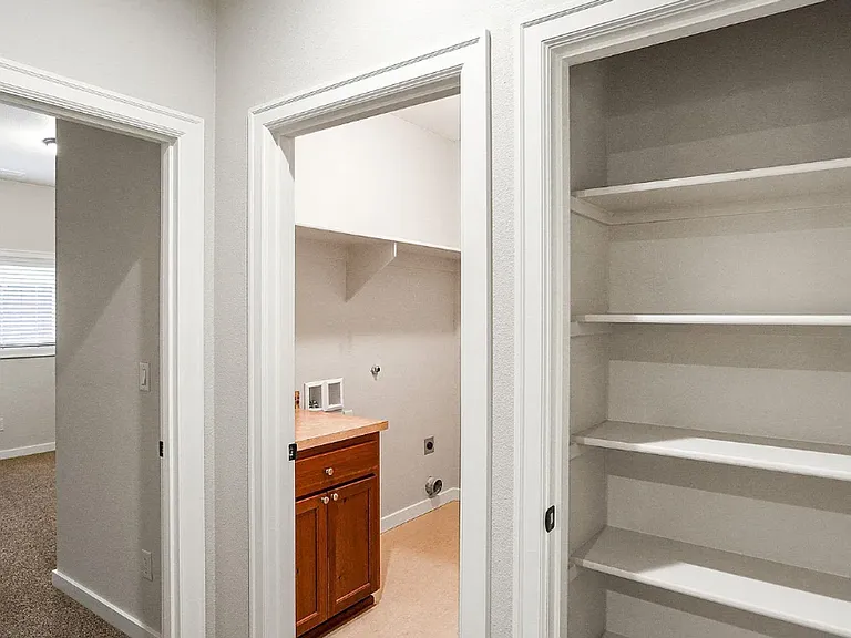 384 Market St NE — Photo 17