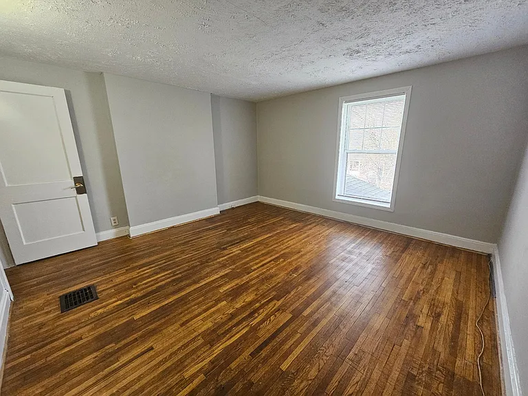 1059 E 14th Ave — Photo 30