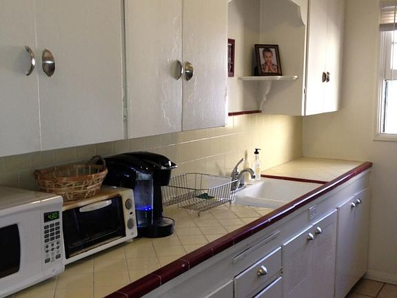 5th image of 1152 E 2nd St APT 10
