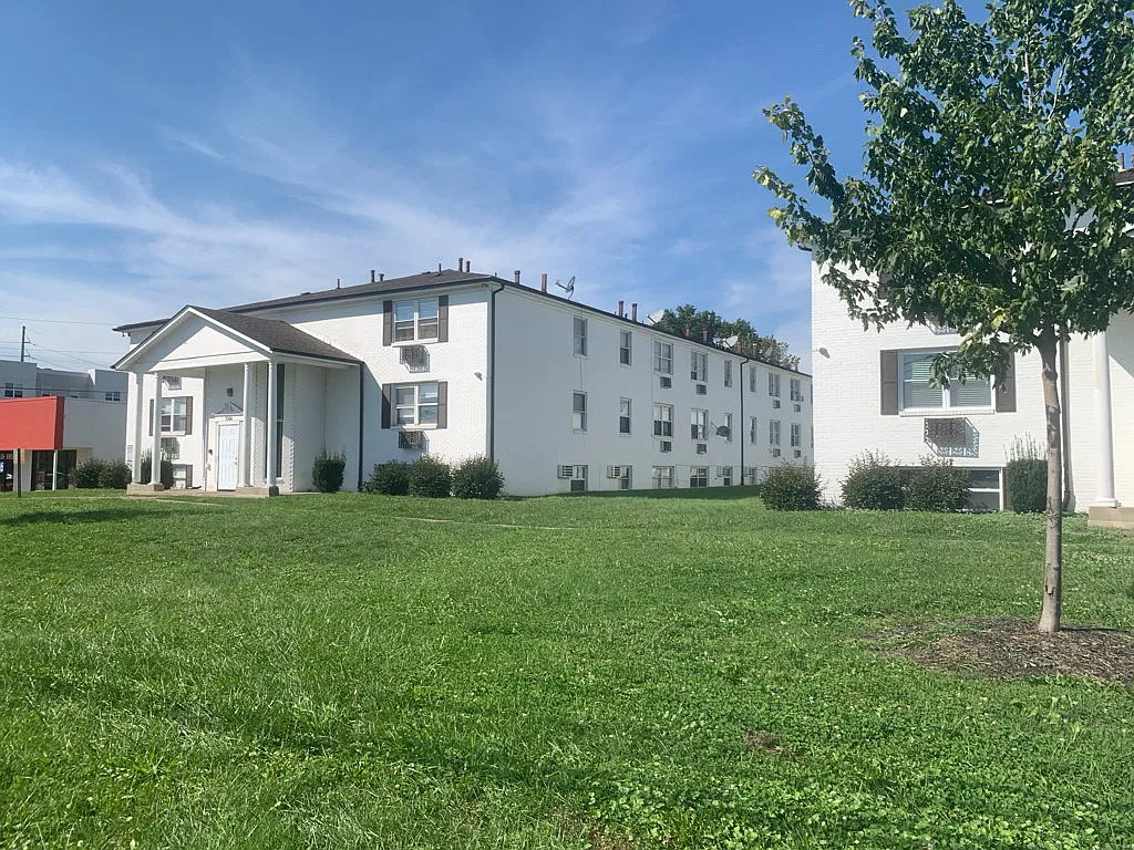 National Road Apartments — Photo 3