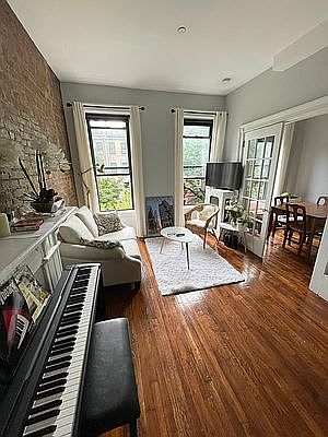 2nd image of 55 W 82nd St APT 4A