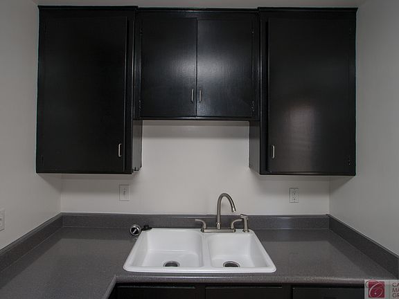 3rd image of 4084 Mississippi St