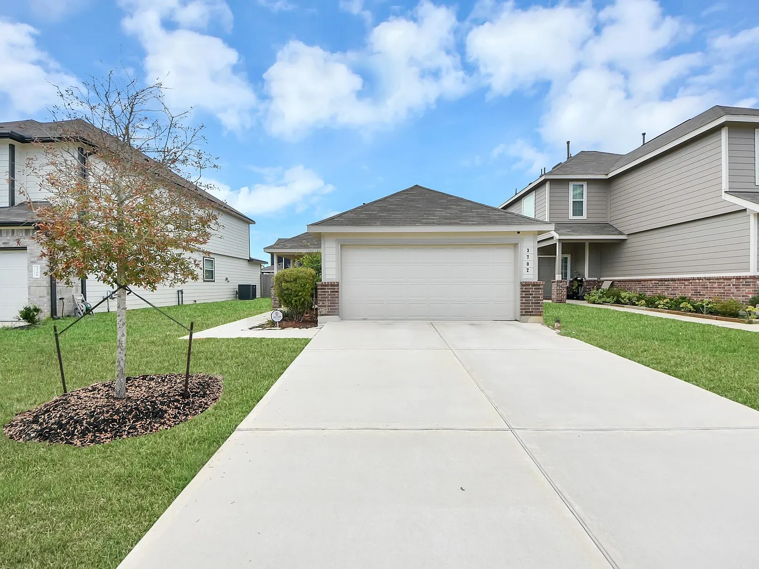 3 bed, 2.0 bath, 1418 sqft, $2,600 — Photo 4