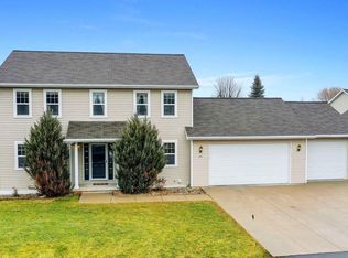 260 Wyldeberry Ln, Oshkosh, WI 54904