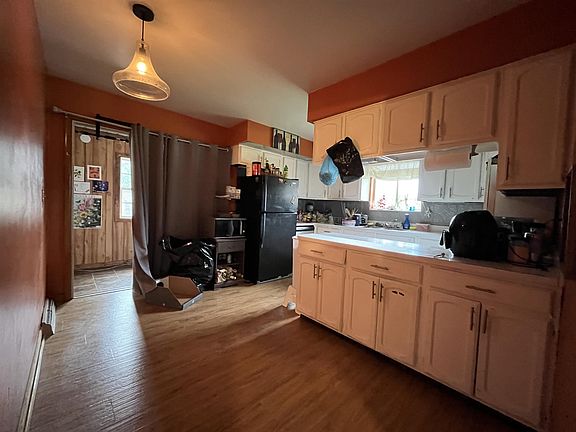 5th image of 900 Willey St #B