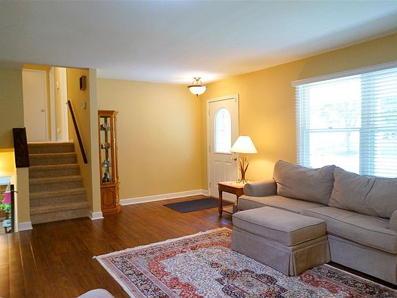 3rd image of 1013 Morningstar Dr