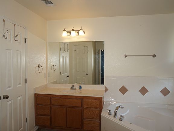 3rd image of 1310 Dixon Cir
