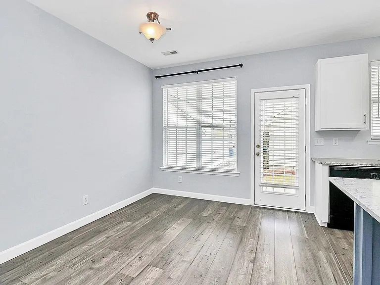 1032 Tabard Ln — Photo 6
