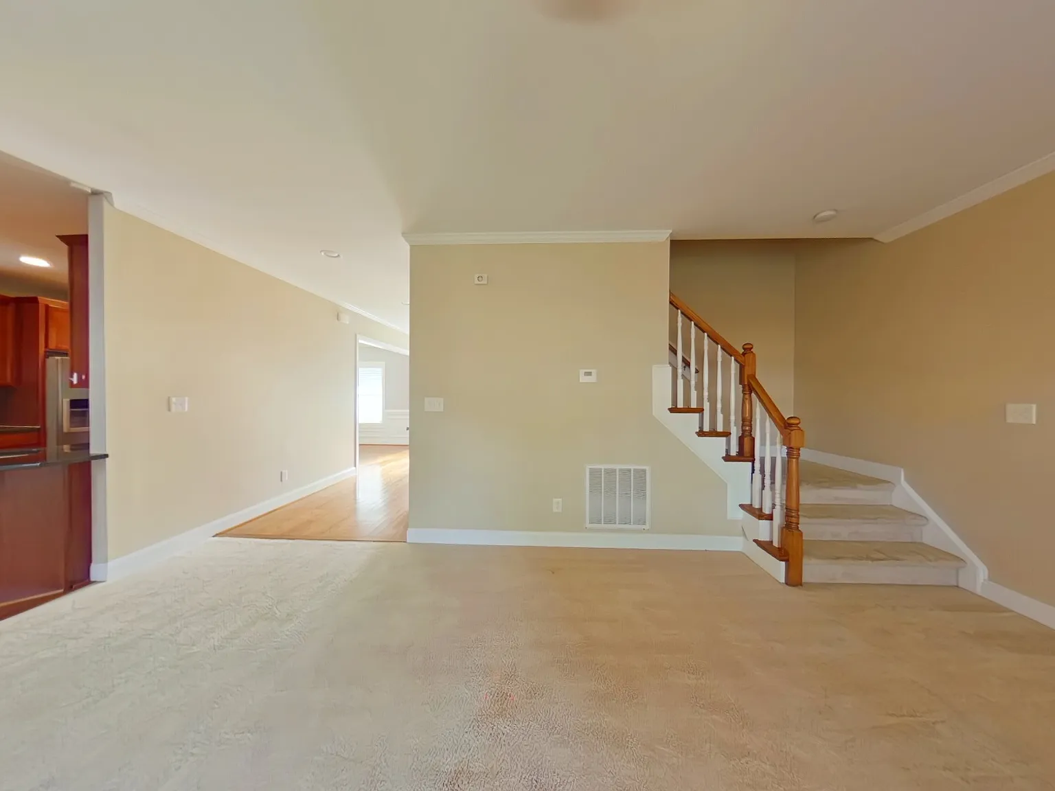 4 bed, 2801 sqft, $2,250 — Photo 3