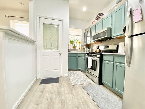 3rd image of 402A 19th St #1