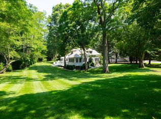 144 Edge Of Woods Rd, Southampton, NY 11968