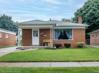 6216 Kinmore St, Dearborn Heights, MI 48127