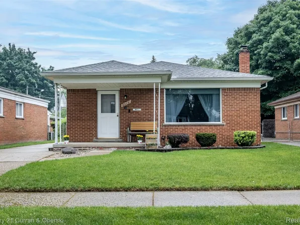 6216 Kinmore St, Dearborn Heights, MI 48127