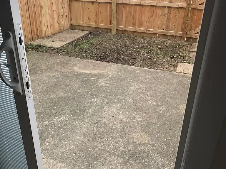 87 Tarryton Ct W — Photo 8
