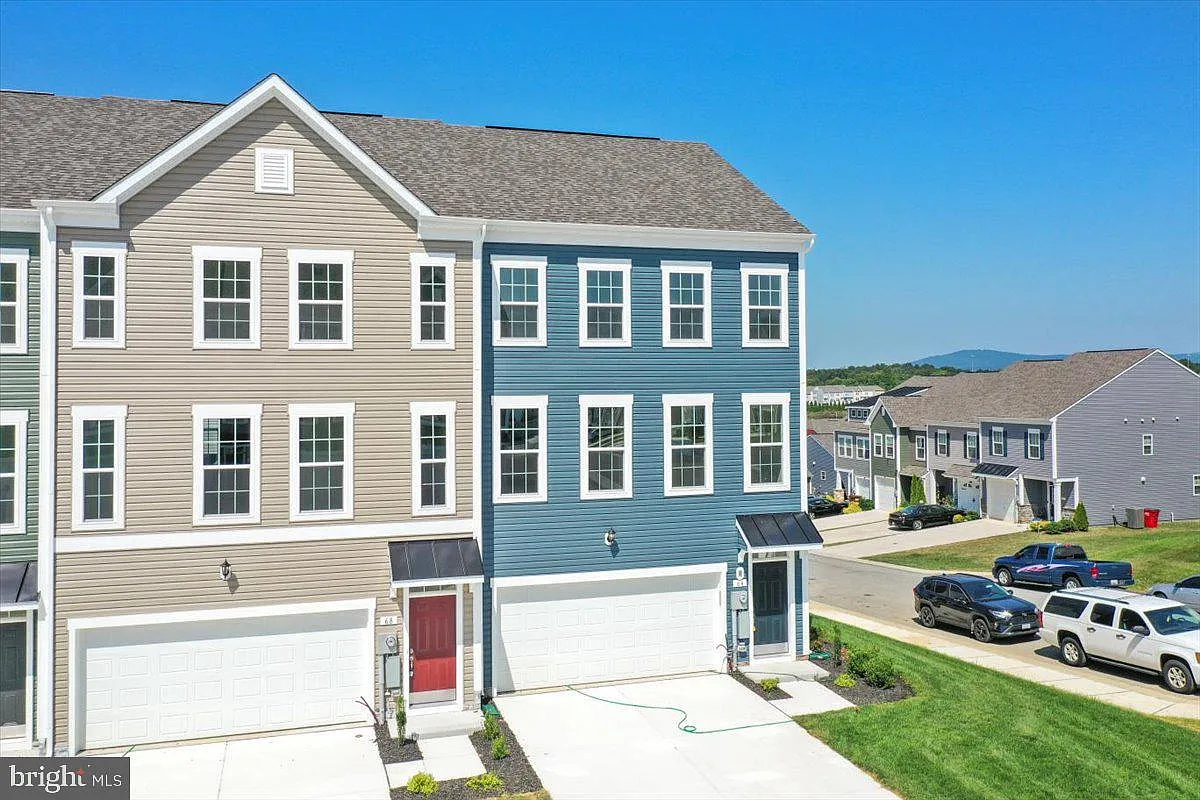 4 bed, 4.0 bath, 2008 sqft, $2,300 — Photo 4
