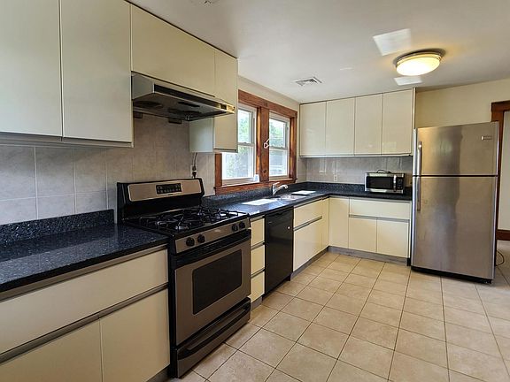 3rd image of 71 Scammell St #2