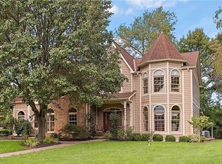 119 Gatehouse Dr, Coraopolis, PA 15108