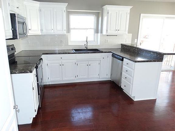 4th image of 1229 SE Scenic Dr