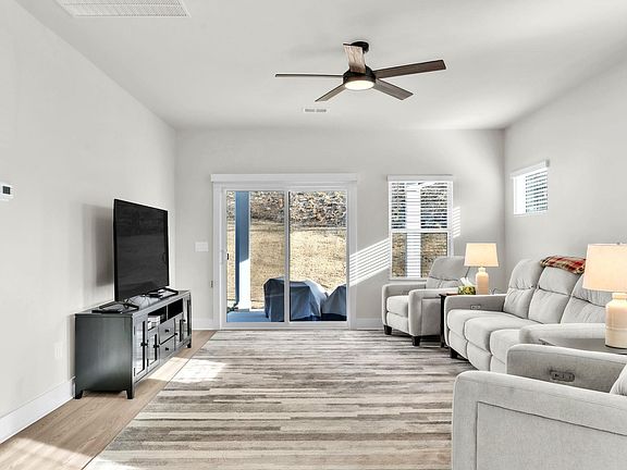 4th image of 530 Crowder Pl