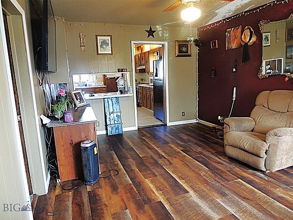 3rd image of 2211 Walnut St