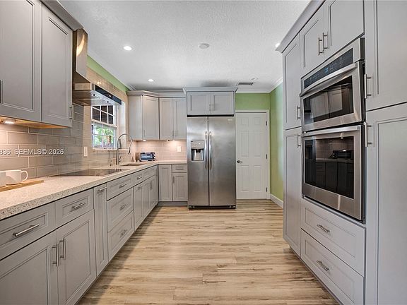 3rd image of 2310 De Soto Dr
