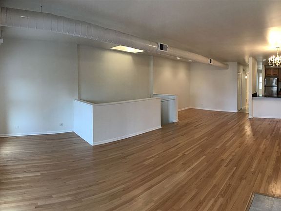 4th image of 311 W Chicago Ave APT 4