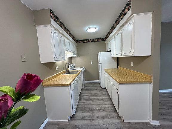 3rd image of 31801 Kelly Rd APT 32