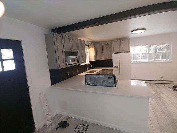 4th image of 204 E Emma St