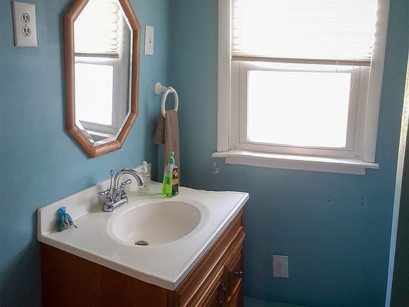 5th image of 283 E 1st Ave