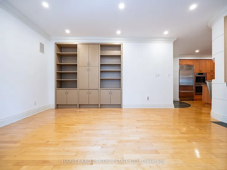 495 Deloraine Ave — Photo 25