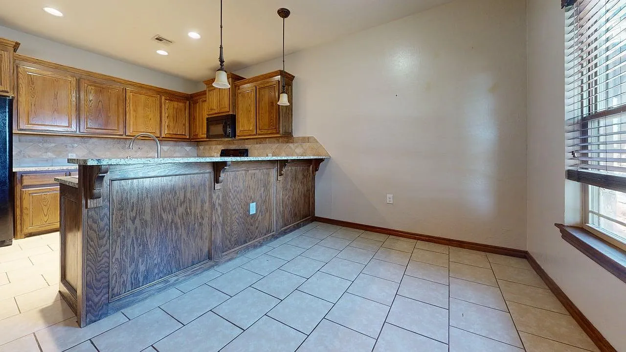 105 I St — Photo 1