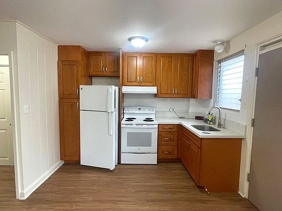 3rd image of 825 University Ave #C