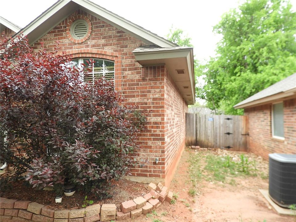 2108 NE 4th St, Moore, OK 73160 Zillow