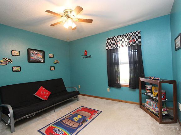 5th image of 101 N Karen Cir