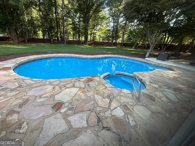 558 Kenwood Rd — Photo 5