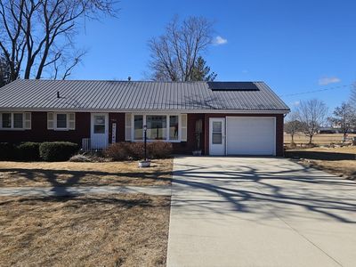 464 4th St N, Winthrop, IA, 50682