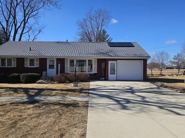 464 4th St N, Winthrop, IA 50682