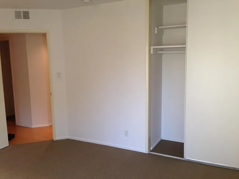 546 N Flores St #6 — Photo 14
