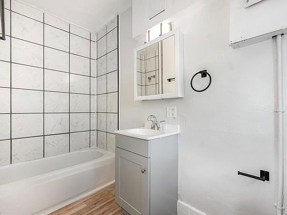 4th image of 406 Cleveland St #1
