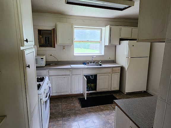 5th image of 7819 Highland Rd