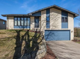 3423 Crestwood Dr, Dubuque, IA 52002